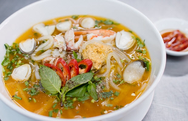 Bước 4 Nấu nước dùng Bánh canh cua biển